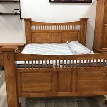 Load image into Gallery viewer, Mansion Poster Bed Collection