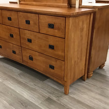 Load image into Gallery viewer, Mansion Poster Bed Collection